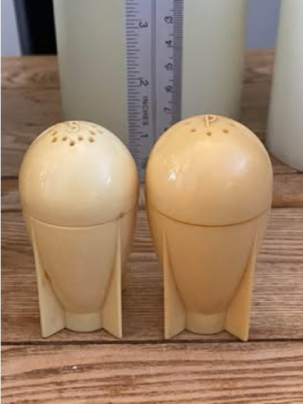 Vintage Atomic Rocket Bomb Molded Plastic Salt Pepper Shakers Ivory Cream